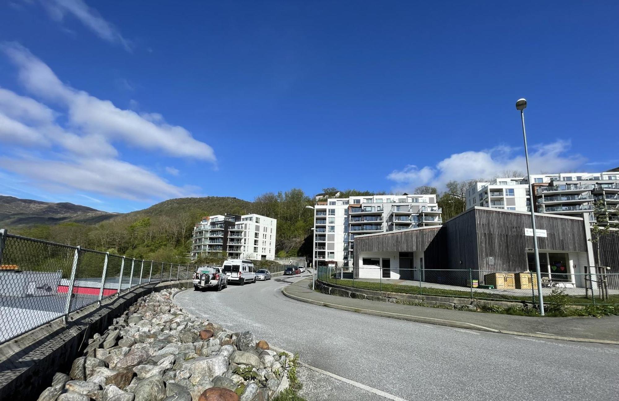 3 Sleeping For 82m2 Which Direct Traffic To Airport And Center Leilighet *